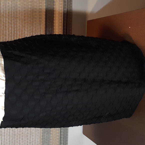 Sensuous Black and Gold Cocktail/Formal Dress by London Times Size 16W - Picture 3 of 8